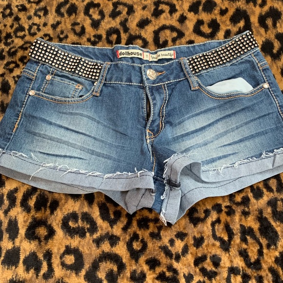 Doll house shorts PLUS an off the should top👀 - Picture 2 of 6